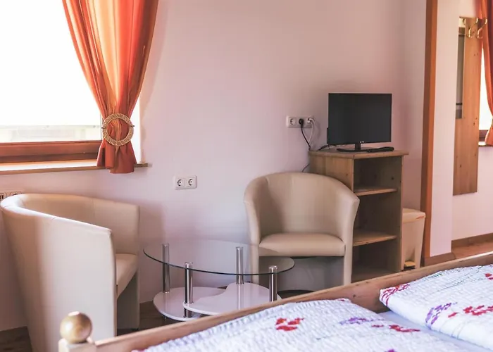 Wein & Gaestehof Erlacher 住宿加早餐酒店